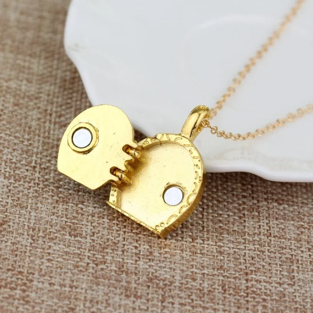 Gold Hobbit Hole, Lord of‎ The Rings Pendant Locket Necklace - Green Door - Picture 2 of 9
